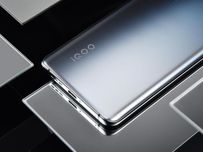 iQOO手机全面评测:性能猛兽如何解决游戏玩家的流畅体验与性价比痛点